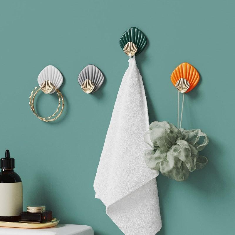 4pcs Creative Shell Shape Wall Hanging Hook Punch-free Strong Adhesive Hook Bathroom Kitchen Wall-mounted Seamless Sticky Hook  Shell Hook Non-Punching Strong Adhesive Adhesive Hook Bearing Door Behind Wall Bathroom Kitchen Key Holder