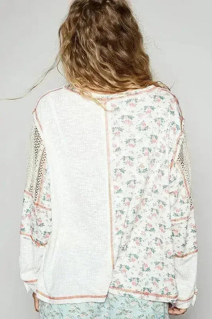 POL Floral Crochet Patch V-Neck Top – Femstylo