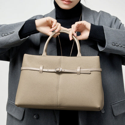 New SpringSummer High-Capacity Commuter Platinum Womens Bag