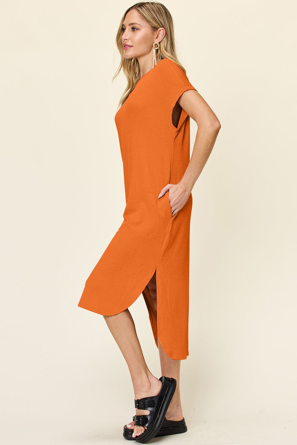 Slightly Slit Round Neck Short Sleeve Dress