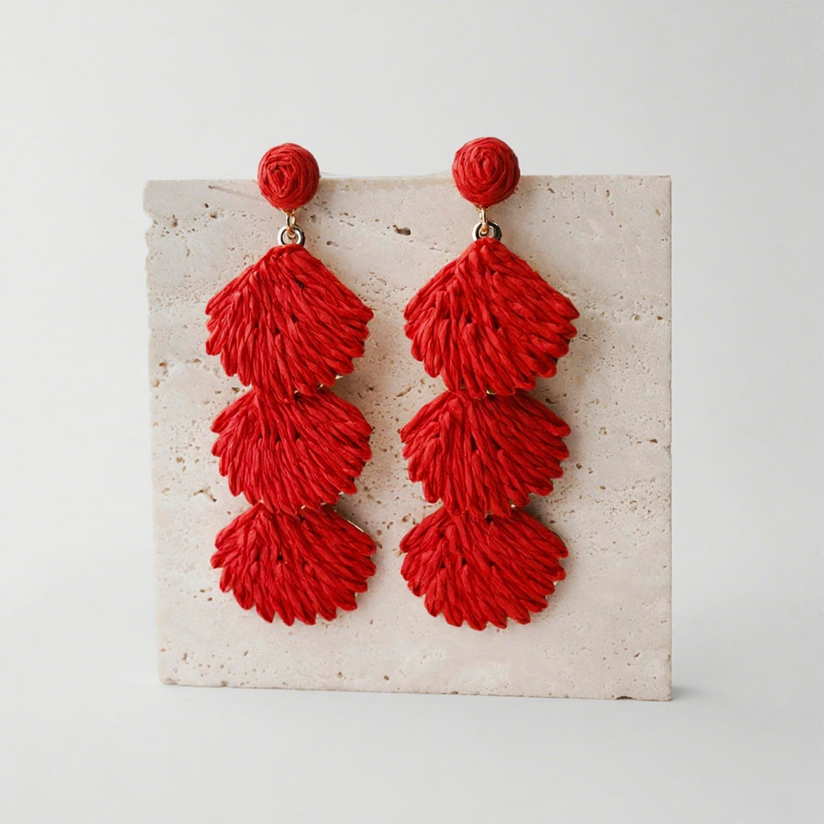Raffia Dangle Earrings for Women - Boho Statement Rattan Drop Jewelry with Shell Design, Lightweight Summer Beach Trendy Accessories