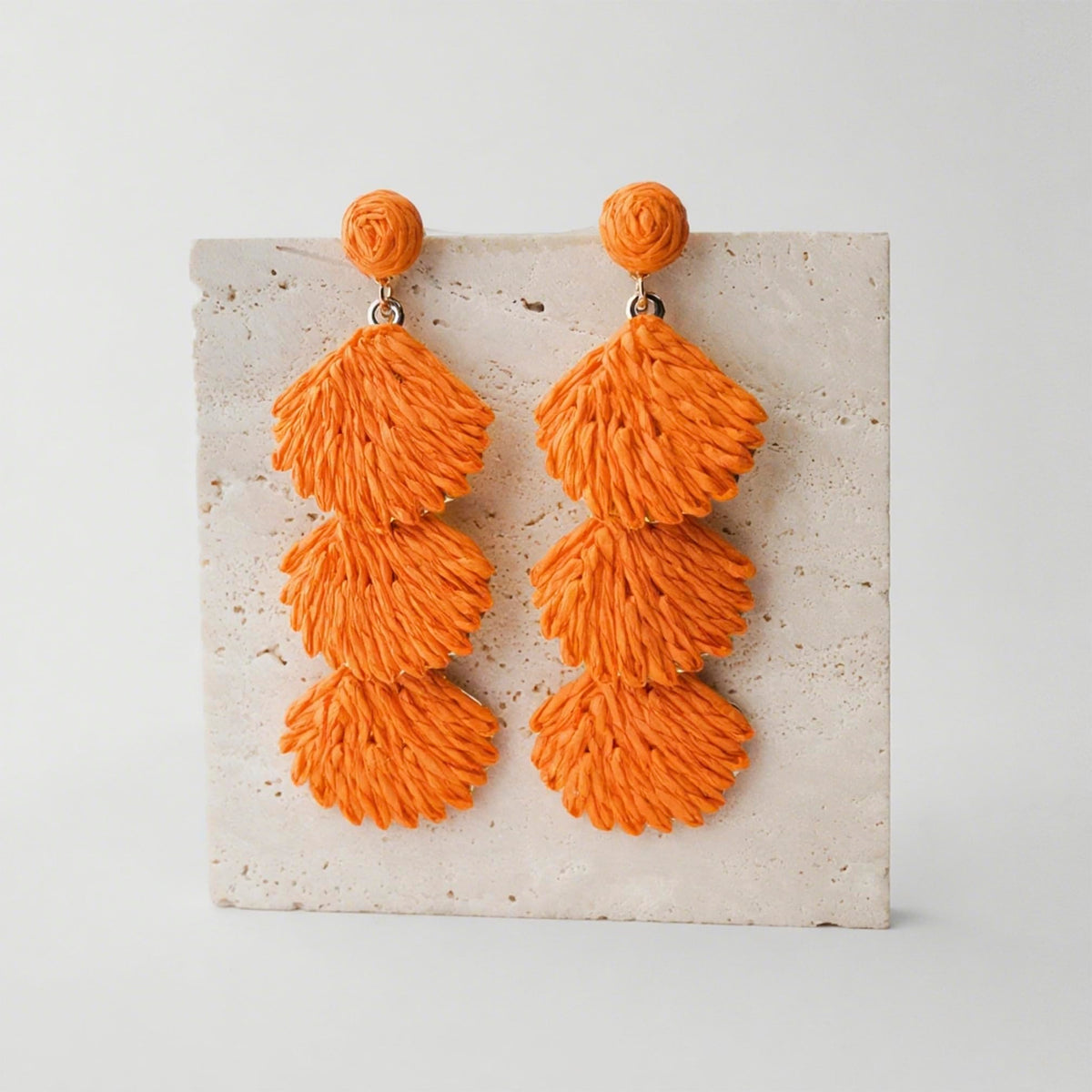 Raffia Dangle Earrings for Women - Boho Statement Rattan Drop Jewelry with Shell Design, Lightweight Summer Beach Trendy Accessories