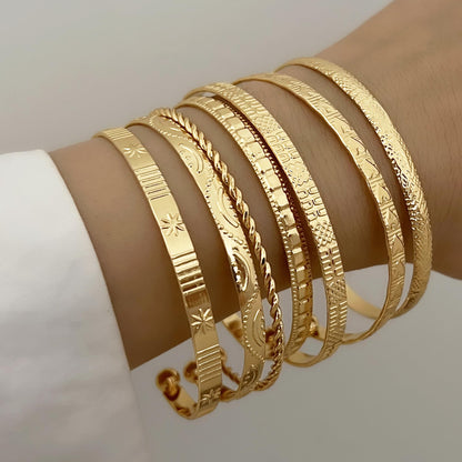 FAXHION Gold Bangle Bracelets for Women, 14 Pcs Multi Layer Stackable Bangle Set, 14K Gold Plated Textured Chunky Bracelets Boho Jewelrys Set
