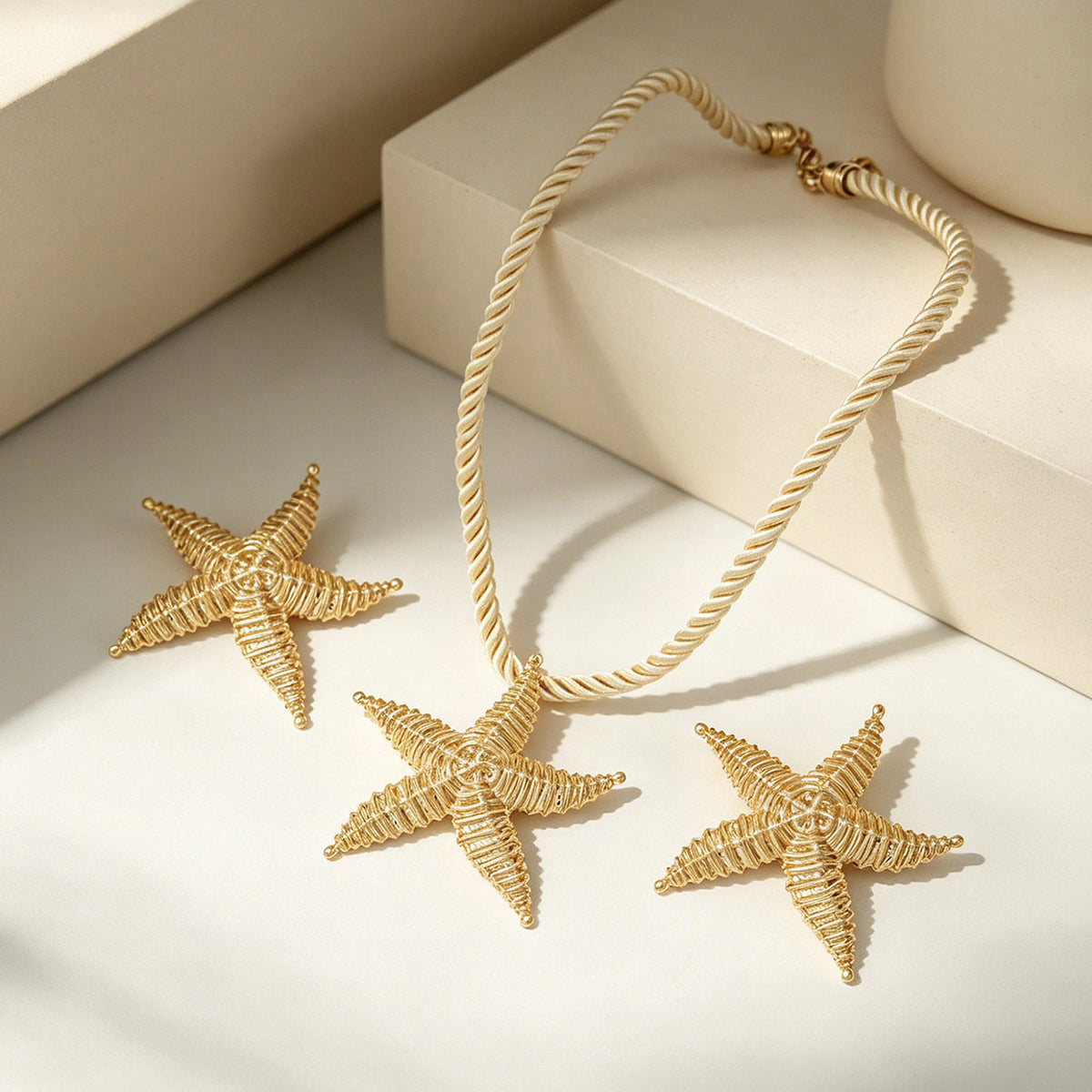 Cross-border European American Unique Starfish Jewelry Set For Women, Light Luxury Vacation Style Premium Texture Matching Clavicle Necklace &amp; Earrings