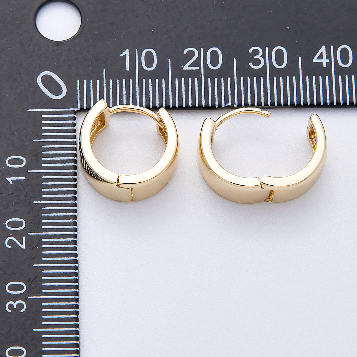 14K Gold Filled 15mm Minimalist Plain Wide Huggie Earrings | Earrings-00181