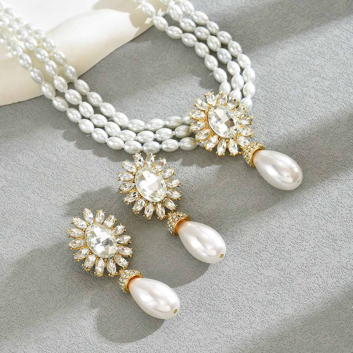 Geometric Light Luxury European American Women Jewelry Set, Niche Crystal Inlaid Multi-Layer Clavicle Chain Pearl Necklace &amp; Matching Earrings