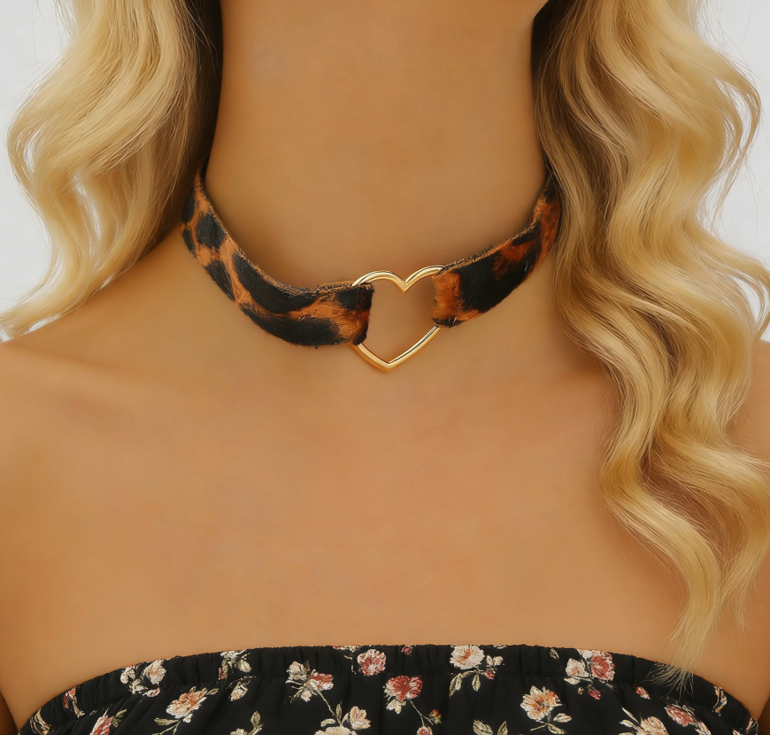 Short Choker with Leopard &amp; Heart Pendant