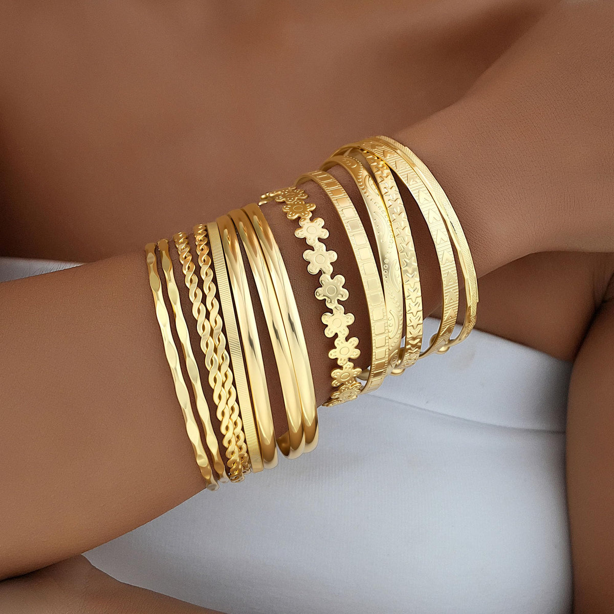 FAXHION Gold Bangle Bracelets for Women, 14 Pcs Multi Layer Stackable Bangle Set, 14K Gold Plated Textured Chunky Bracelets Boho Jewelrys Set