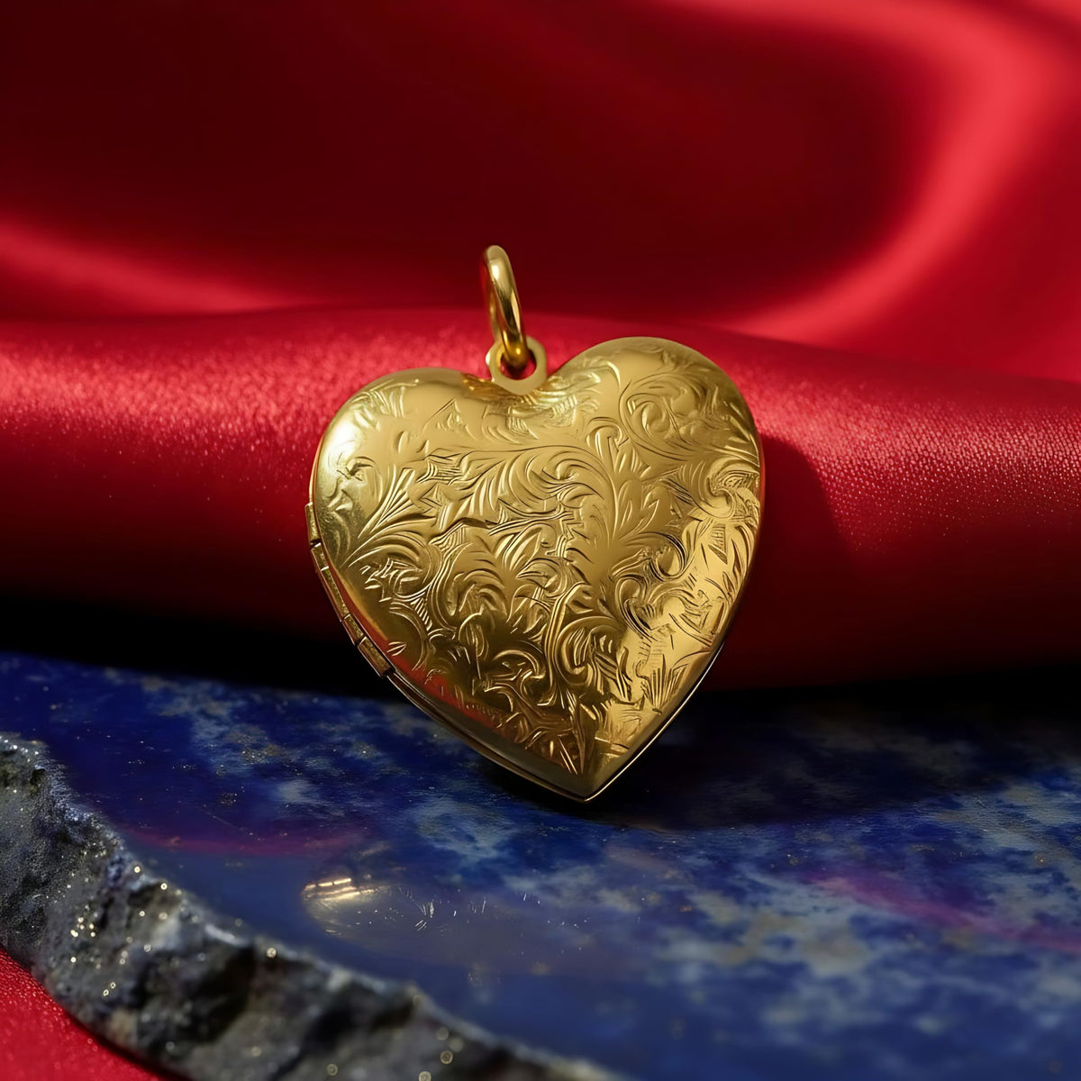 UNCLE LOL Vintage Silver Heart Locket Necklace – Engraved Photo Pendant for Women