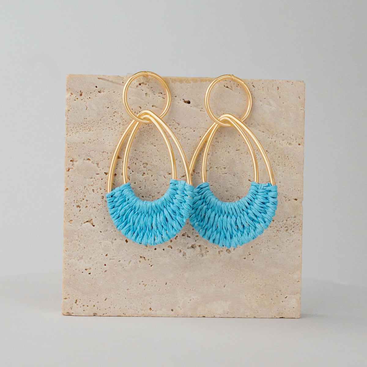 Raffia Hoop Earrings for Women Fun Boho Summer Beach Earrings Lightweight Handmade Straw Wicker Rattan Dangle Earrings Statement Geometric Round Drop Earrings