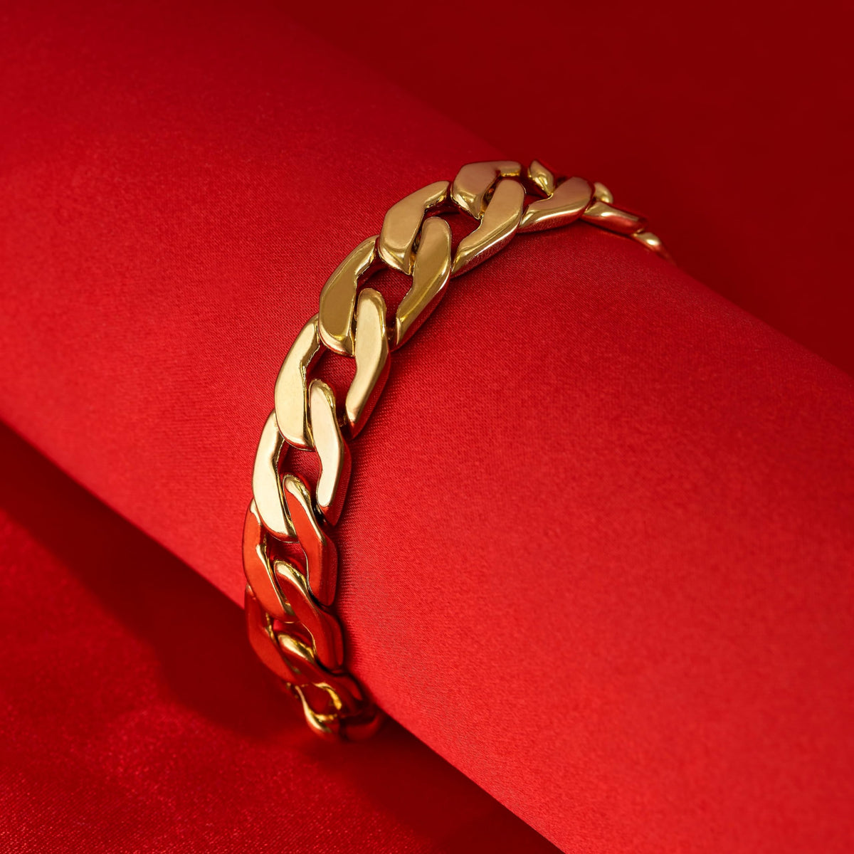 Premium 18K Gold-Plated Cuban Link Bracelet – Luxury Stainless Steel | Waterproof &amp; Tarnish Resistant