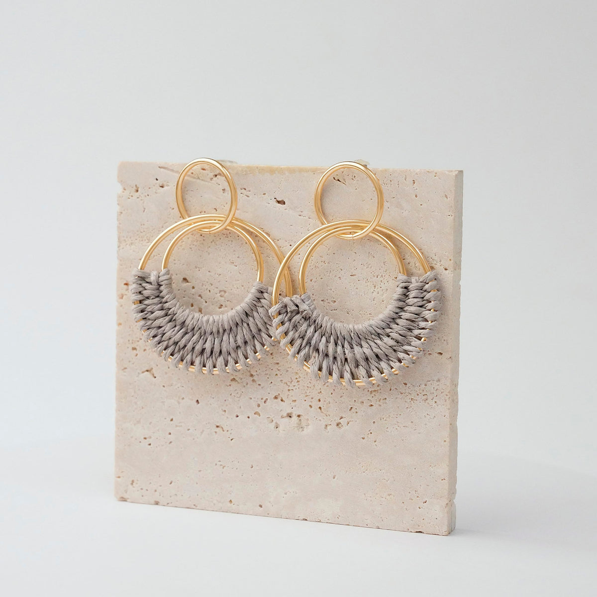 Raffia Hoop Earrings for Women Fun Boho Summer Beach Earrings Lightweight Handmade Straw Wicker Rattan Dangle Earrings Statement Geometric Round Drop Earrings