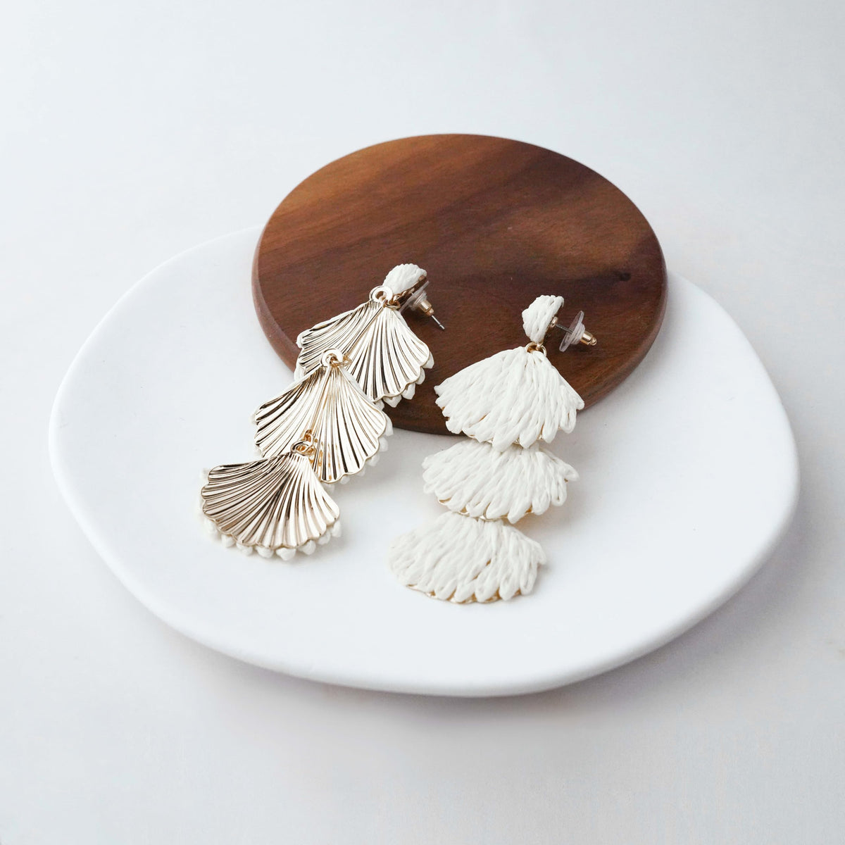 Raffia Dangle Earrings for Women - Boho Statement Rattan Drop Jewelry with Shell Design, Lightweight Summer Beach Trendy Accessories