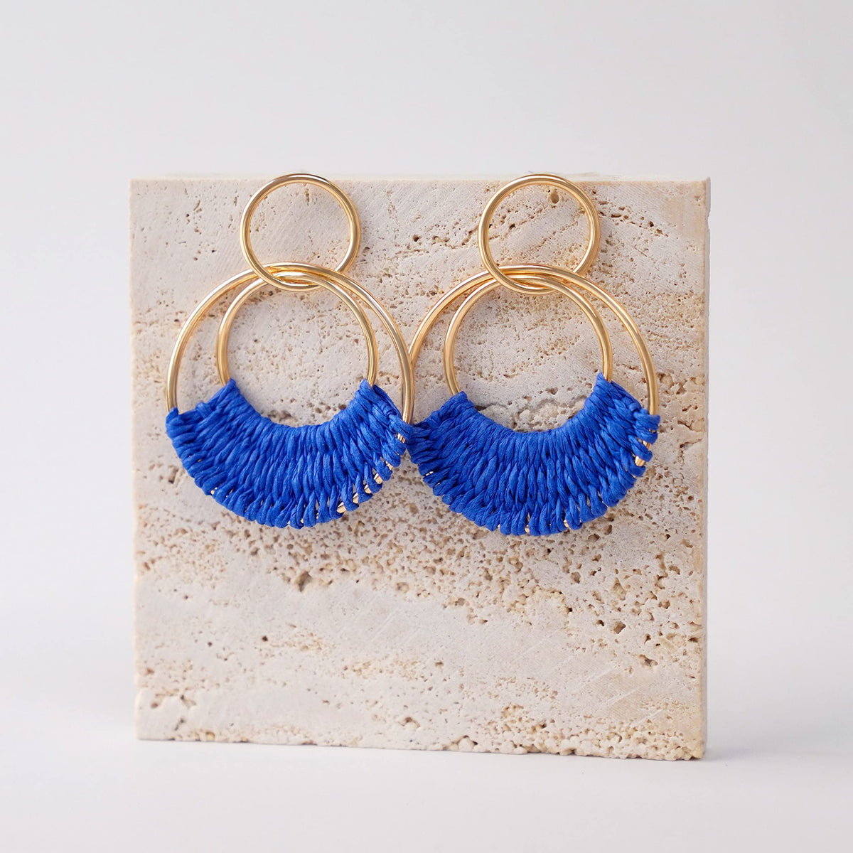 Raffia Hoop Earrings for Women Fun Boho Summer Beach Earrings Lightweight Handmade Straw Wicker Rattan Dangle Earrings Statement Geometric Round Drop Earrings