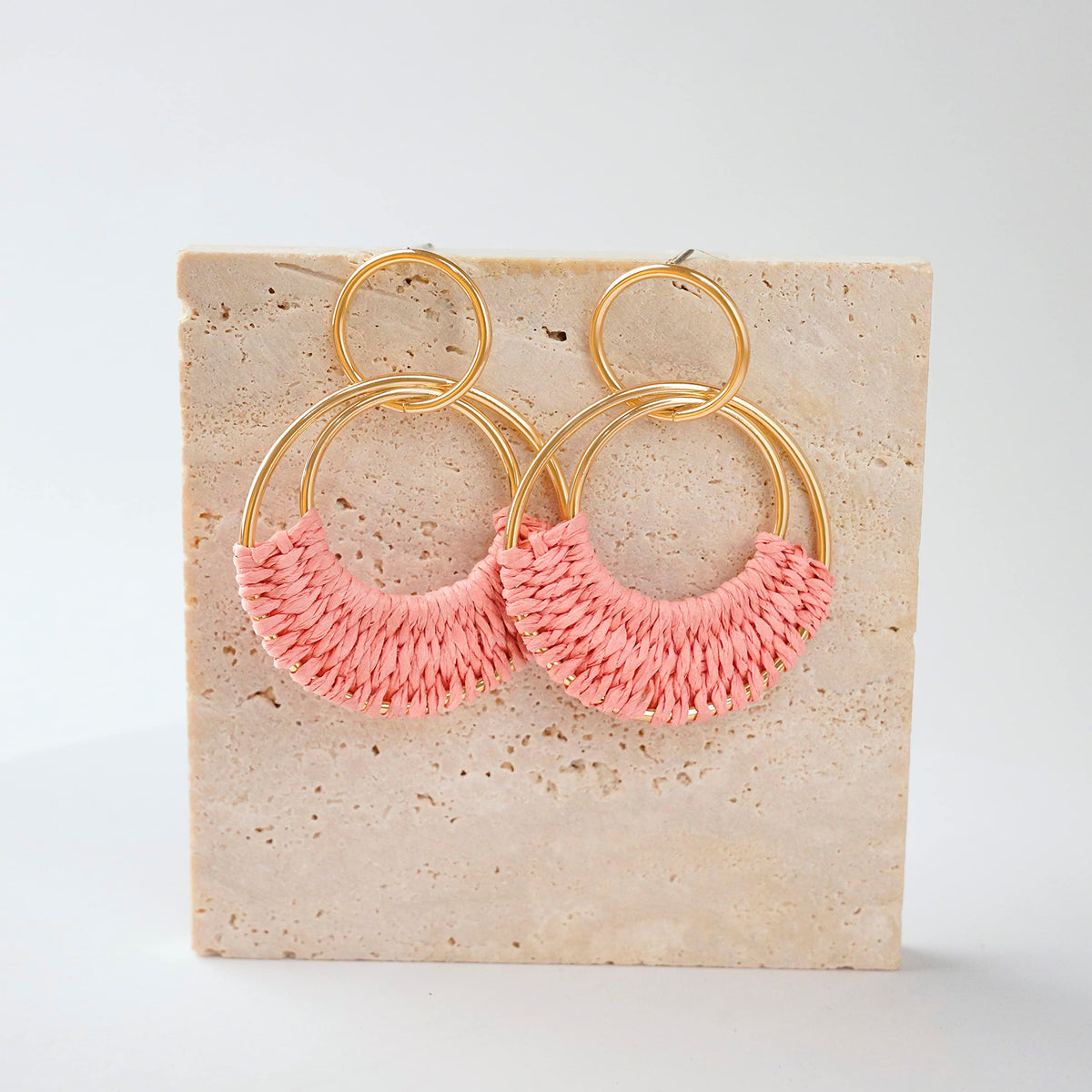 Raffia Hoop Earrings for Women Fun Boho Summer Beach Earrings Lightweight Handmade Straw Wicker Rattan Dangle Earrings Statement Geometric Round Drop Earrings
