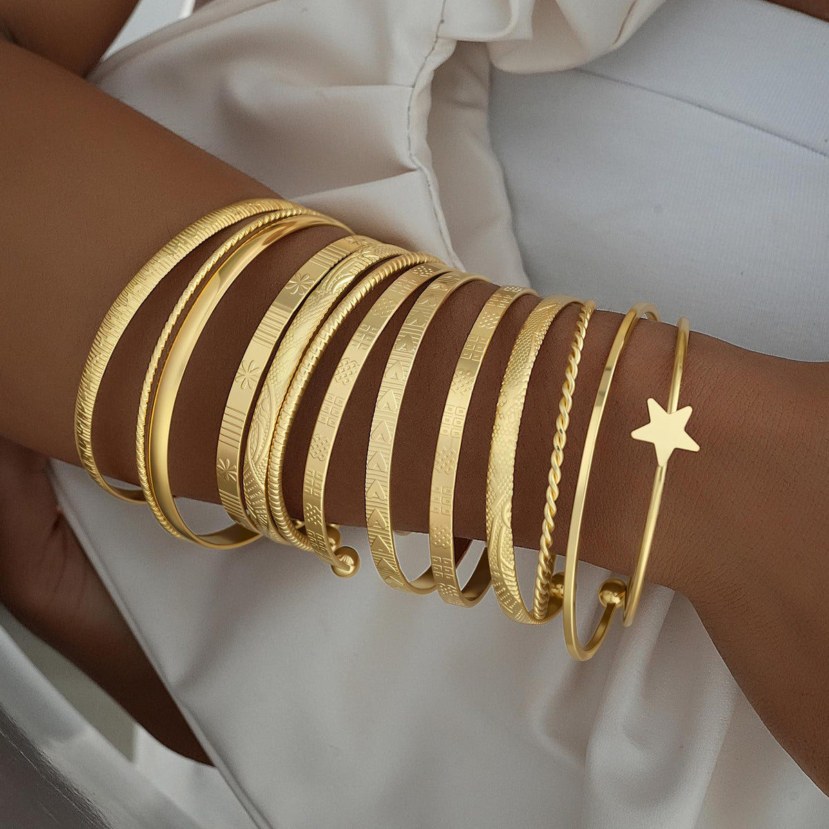 FAXHION Gold Bangle Bracelets for Women, 14 Pcs Multi Layer Stackable Bangle Set, 14K Gold Plated Textured Chunky Bracelets Boho Jewelrys Set