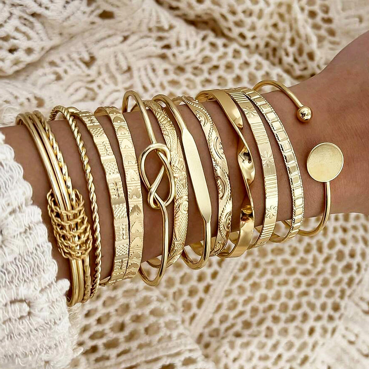 FAXHION Gold Bangle Bracelets for Women, 14 Pcs Multi Layer Stackable Bangle Set, 14K Gold Plated Textured Chunky Bracelets Boho Jewelrys Set