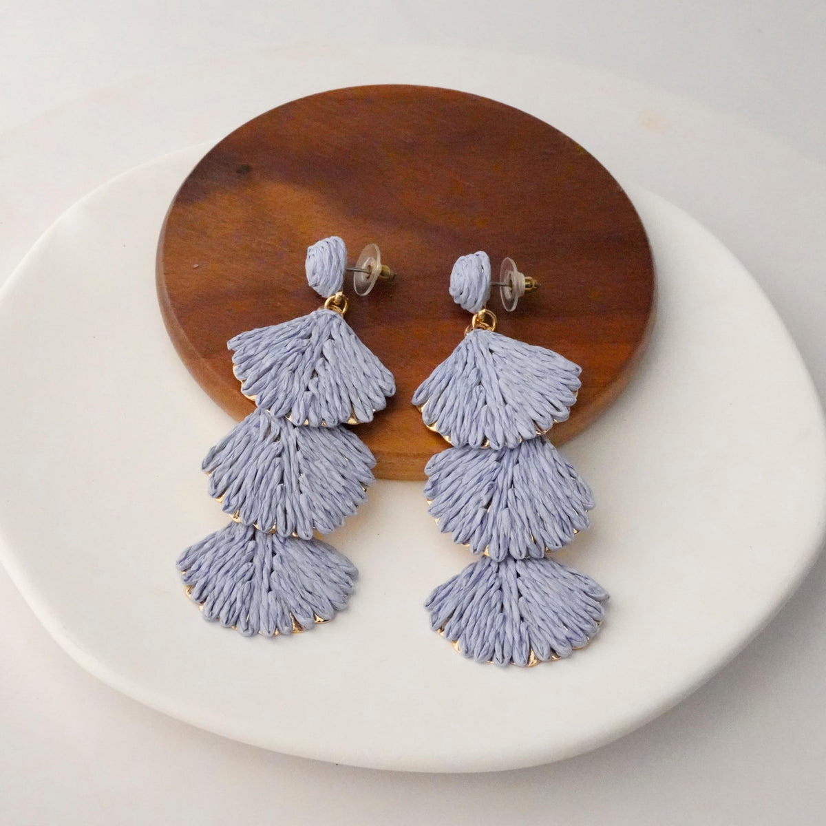 Raffia Dangle Earrings for Women - Boho Statement Rattan Drop Jewelry with Shell Design, Lightweight Summer Beach Trendy Accessories
