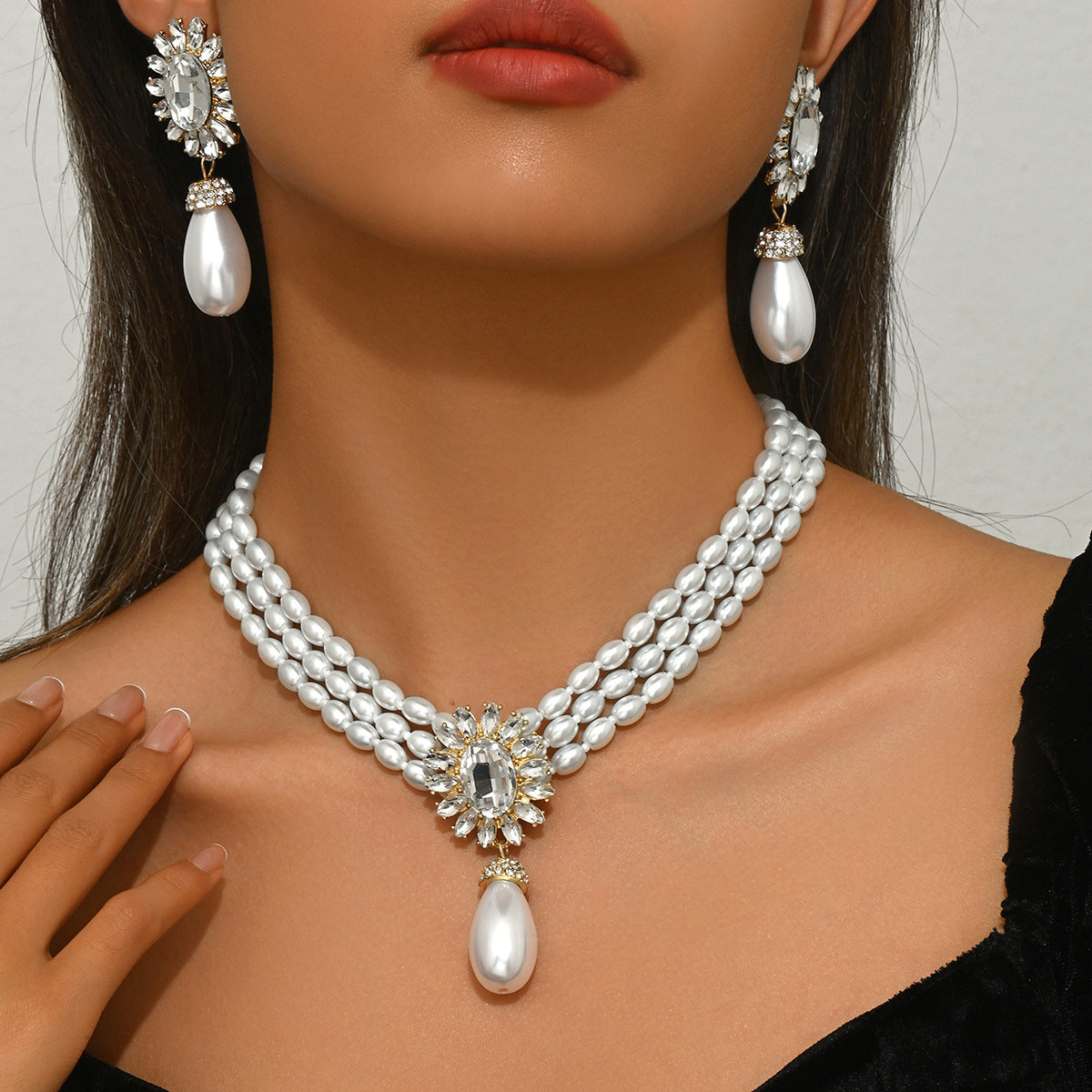 Geometric Light Luxury European American Women Jewelry Set, Niche Crystal Inlaid Multi-Layer Clavicle Chain Pearl Necklace &amp; Matching Earrings