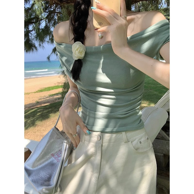 Ruffled Neckline T-shirt That Subtly Reveals Your Collarbone For A Pure Yet Alluring Look
