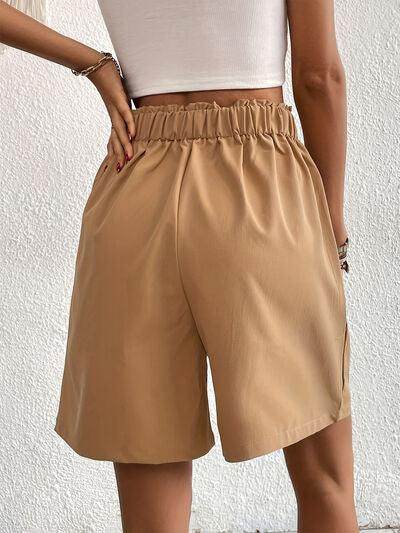 Pocketed Half Elastic Waist Shorts with Side Pockets
