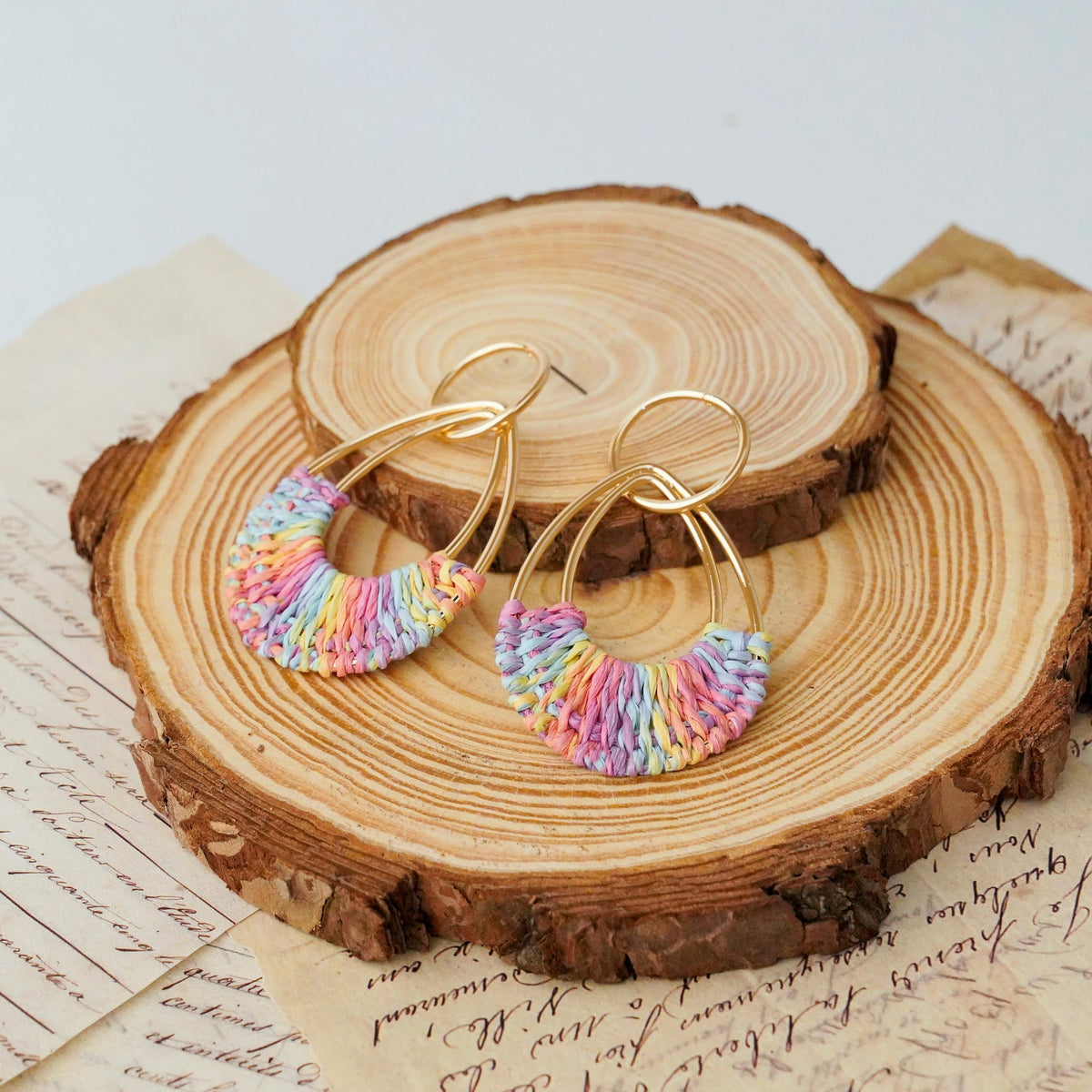 Raffia Hoop Earrings for Women Fun Boho Summer Beach Earrings Lightweight Handmade Straw Wicker Rattan Dangle Earrings Statement Geometric Round Drop Earrings