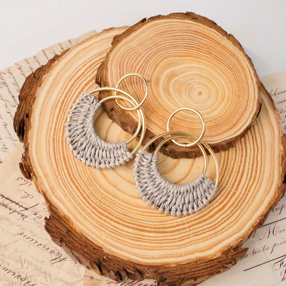 Raffia Hoop Earrings for Women Fun Boho Summer Beach Earrings Lightweight Handmade Straw Wicker Rattan Dangle Earrings Statement Geometric Round Drop Earrings