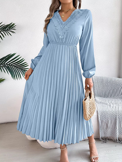 Lace Detail V-Neck Pleated Dress