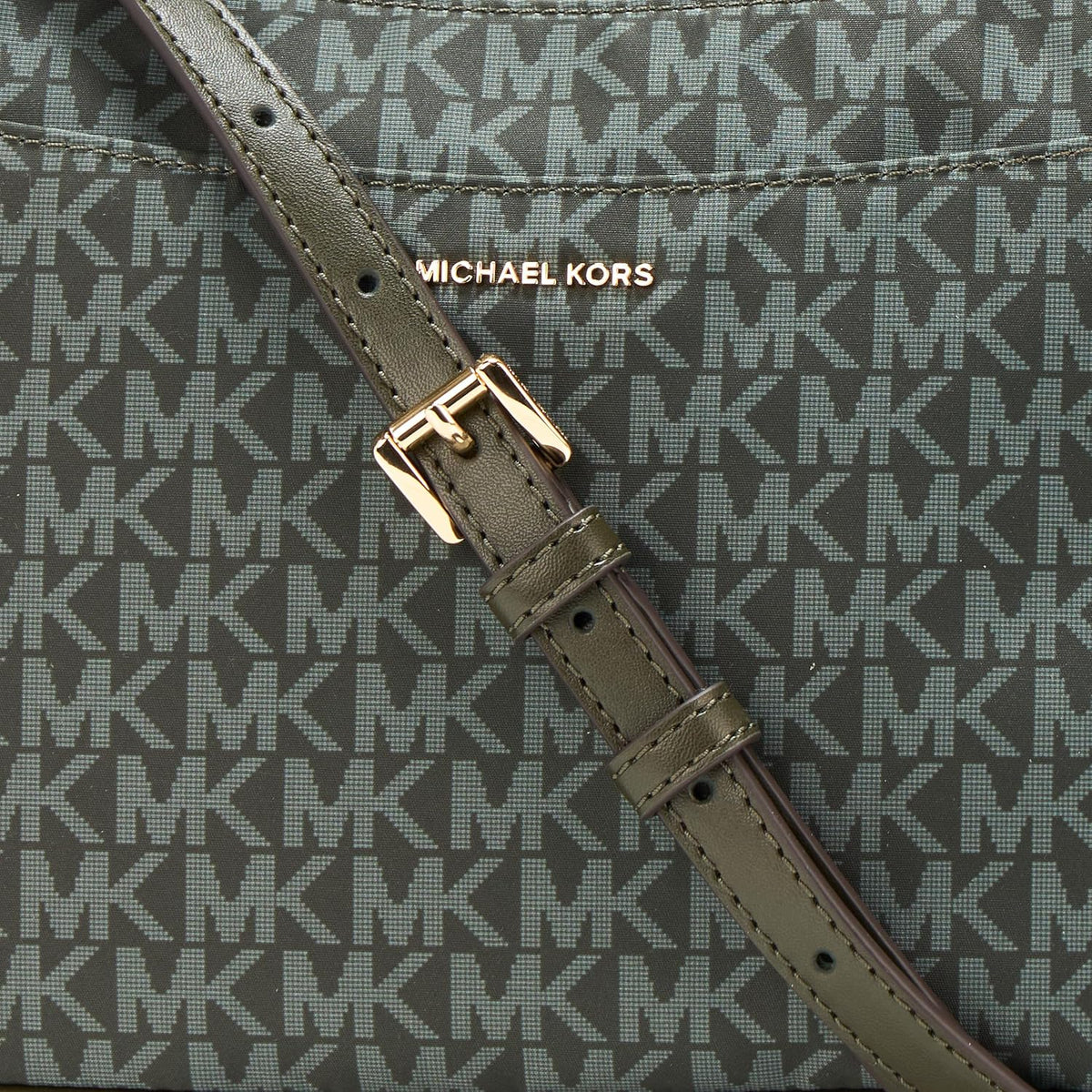 Michael Kors Jet Set Medium Top Zip Pochette Crossbody Bag