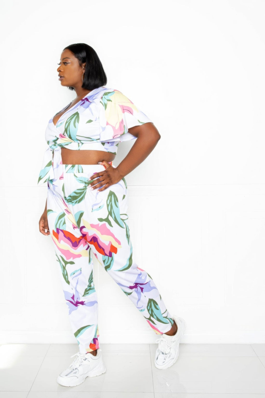 “Floral Arts” White Jogger &amp; Top Set