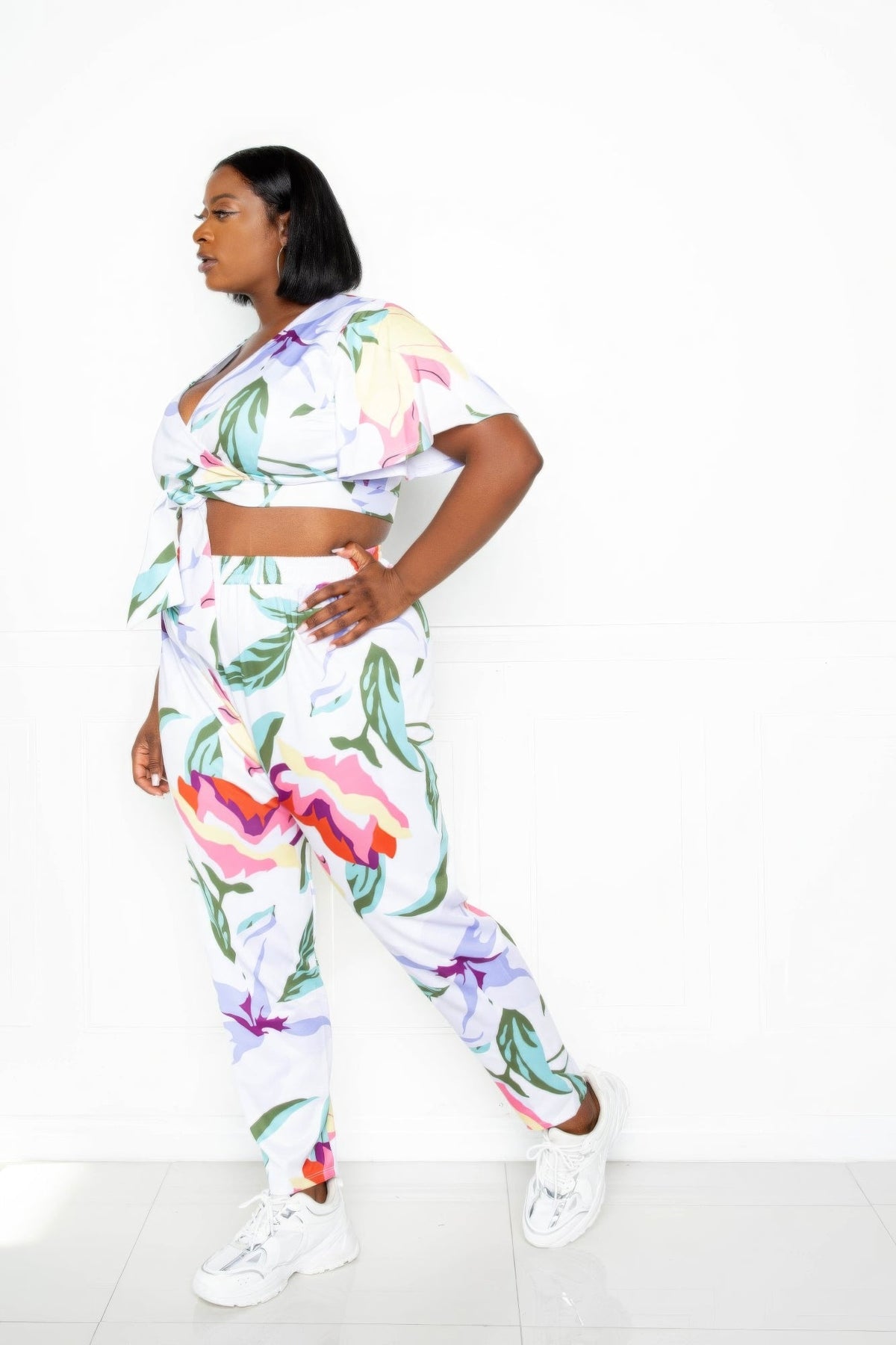 “Floral Arts” White Jogger &amp; Top Set