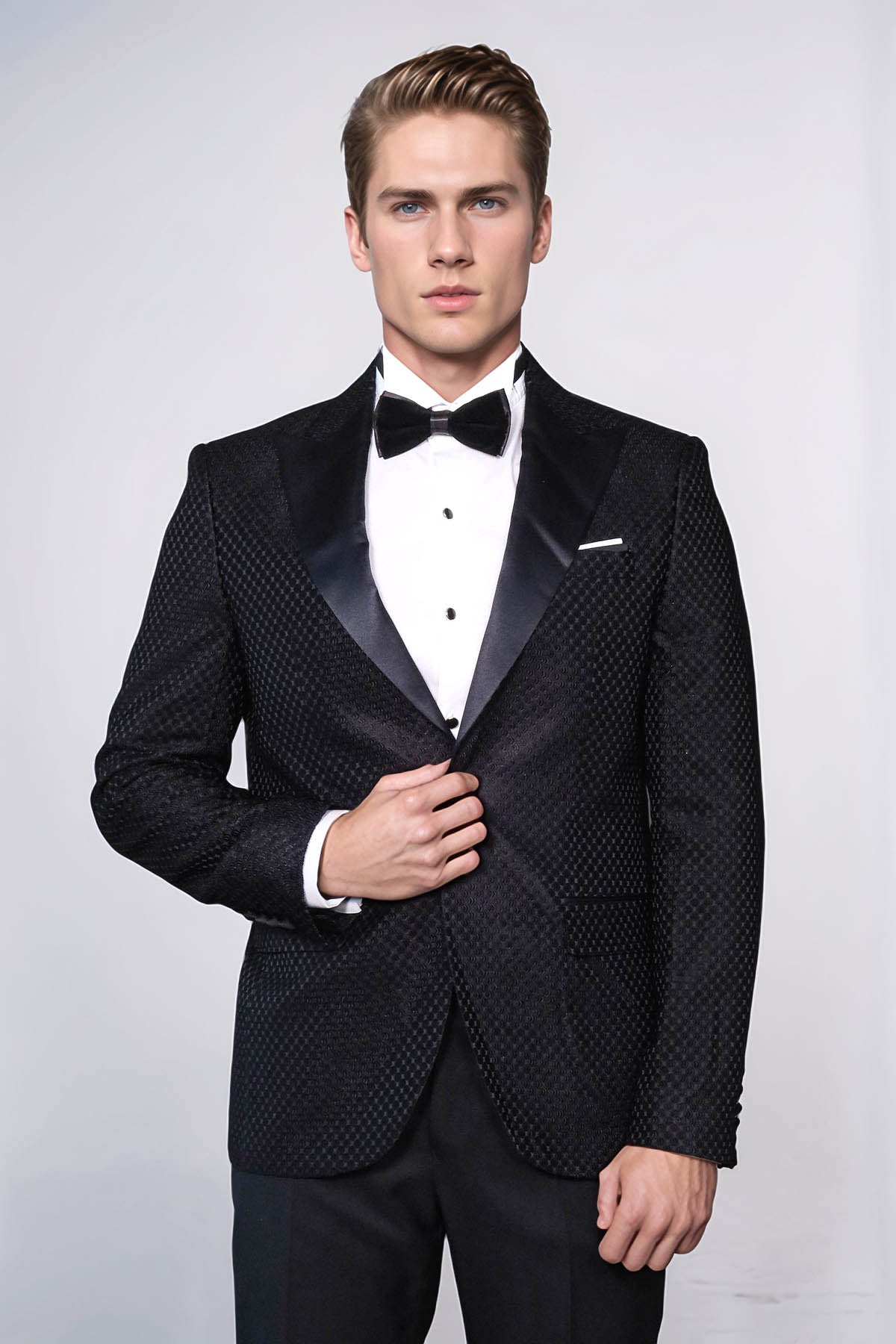 Satin Peak Lapel Textured Men&
