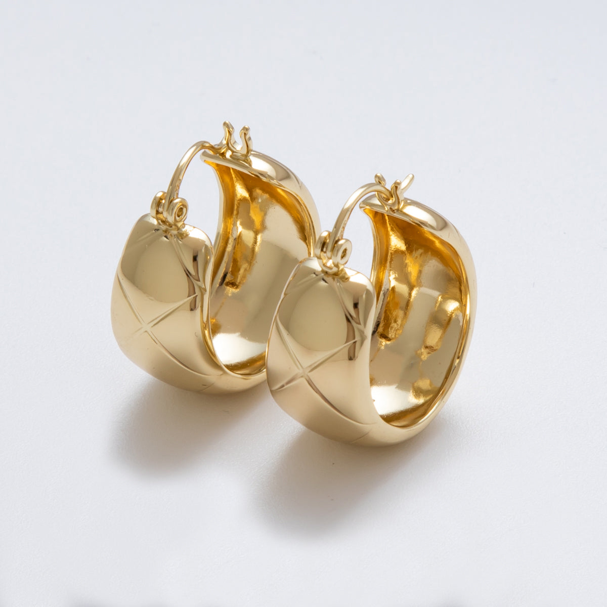 14K Gold Filled 25.5mm Wide Quilted Latch Hoop Earrings | Earrings-00132