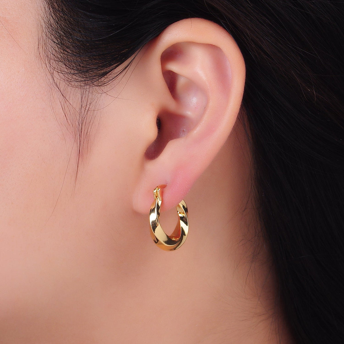 24K Gold Filled 20mm Edged Twist Latch Hoop Earrings | AB602
