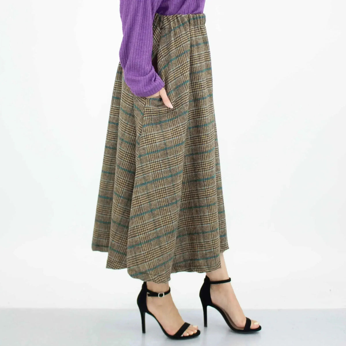 Plaid Flare Midi Skirt with Pockets – Stylish &amp; Comfortable Gray Skirt