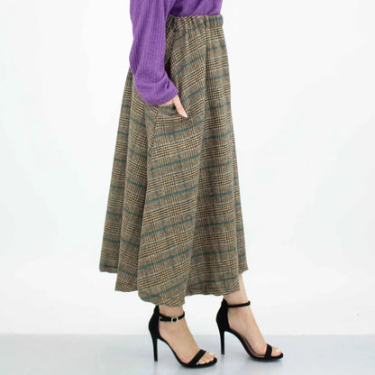 Plaid Flare Midi Skirt with Pockets – Stylish &amp; Comfortable Gray Skirt