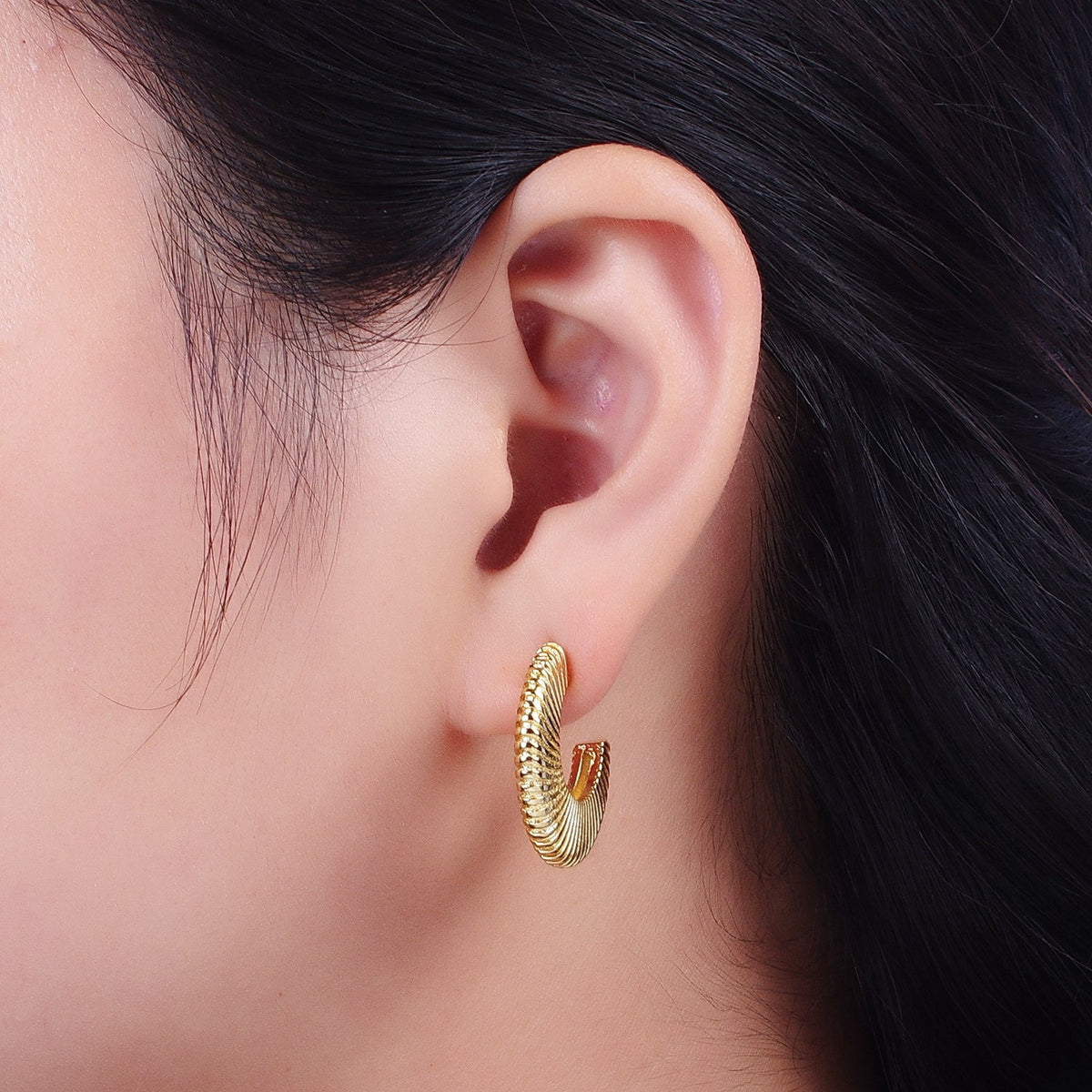 Silver 25mm Thin Line-Textured Ribbed C-Shaped Hoop Earrings | AB1605