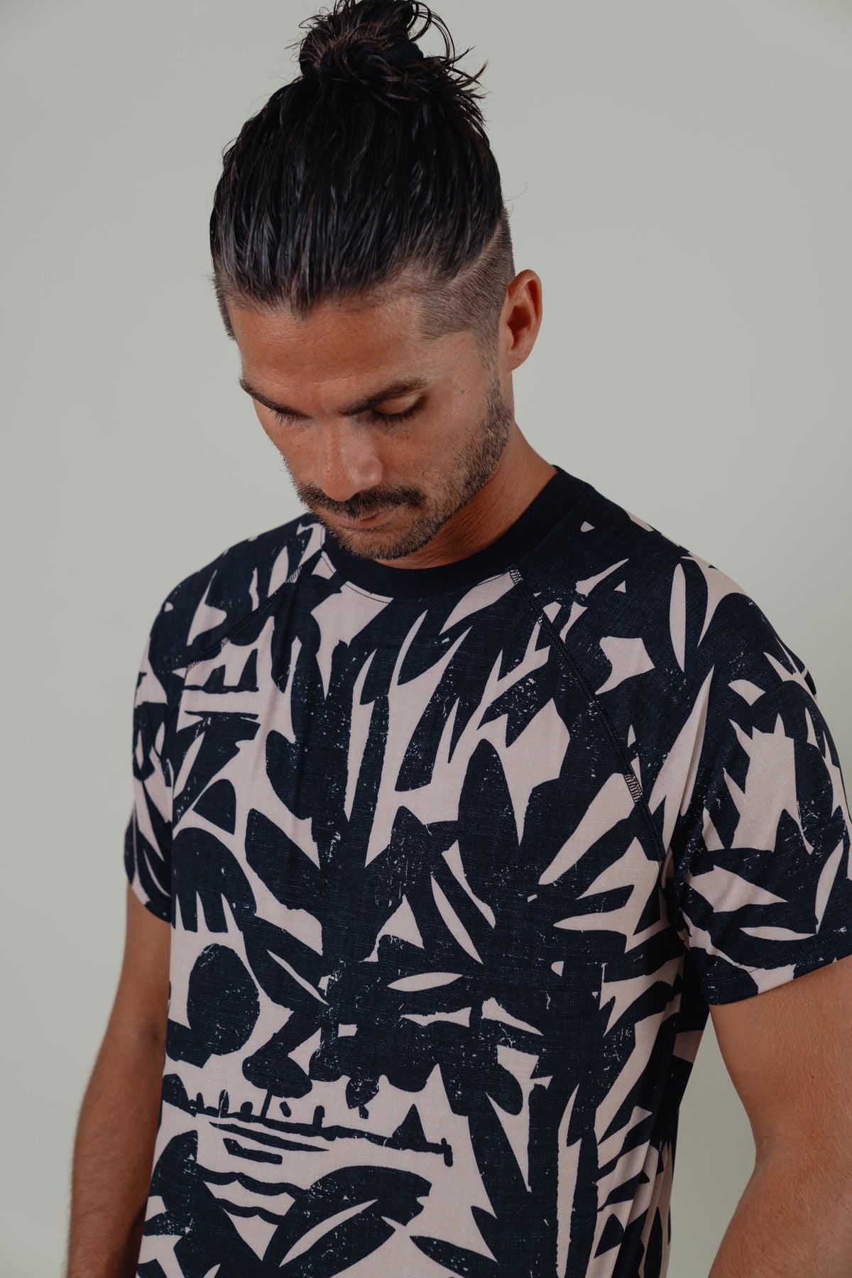 OLEU SUNSPORT™ UV TEE SHIRT - CARVINGS SANDSTONE