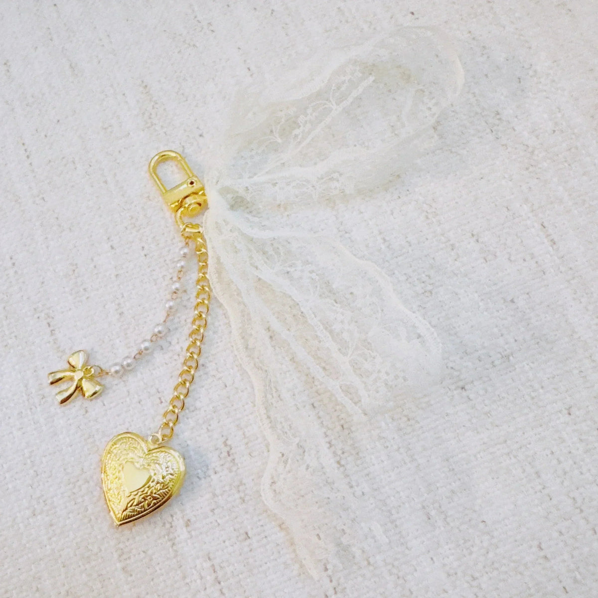 Lace &amp; Love Heart Bag Charm  – White Bow with Gold Heart | Romantic