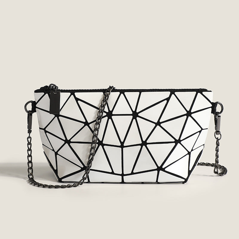 Geometric mini diamond crossbody bag, luminous laser shoulder Crossbody bag, chain bag small, fashionable versatile small purse