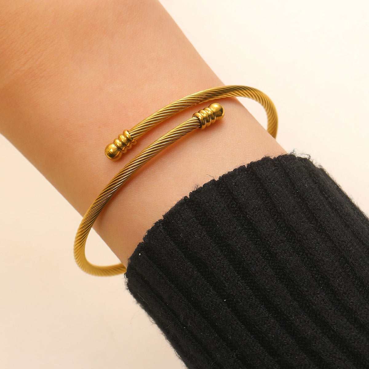 Stainless Steel Gold Bangle Set Zircon Inlaid Nail &amp; Lucky Four Leaf Clover Bangles