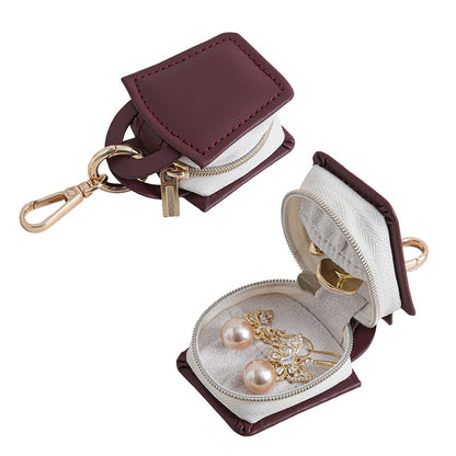 Mini pendant jewelry box for travel