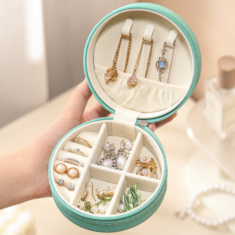 Round simple and compact jewelry Box