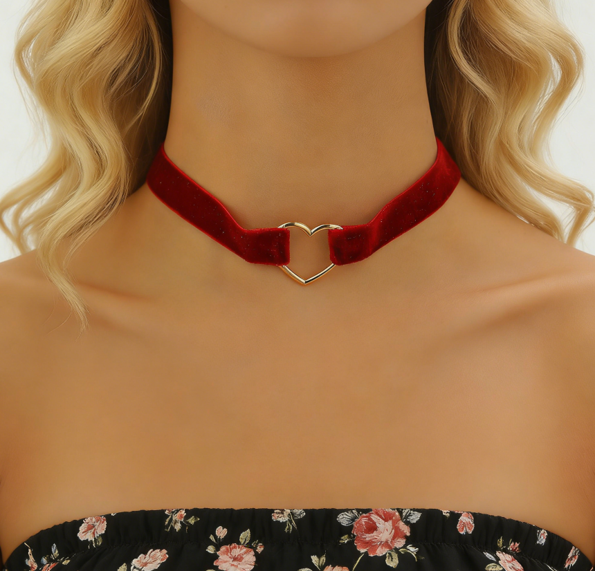 Short Choker with Leopard &amp; Heart Pendant