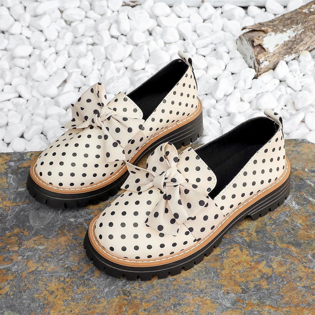 Women Polka‑Dot Bow Platform Loafers Round‑Toe Slip‑On Lug‑Sole PU Leather Contrast Stitching Vintage Casual Daily Shoes