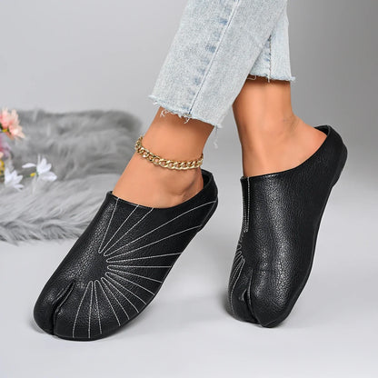 Women Tabi Split Toe Mules Sunburst Stitch Soft Leather Closed Toe Backless Slip‑On Flat Casual Shoes