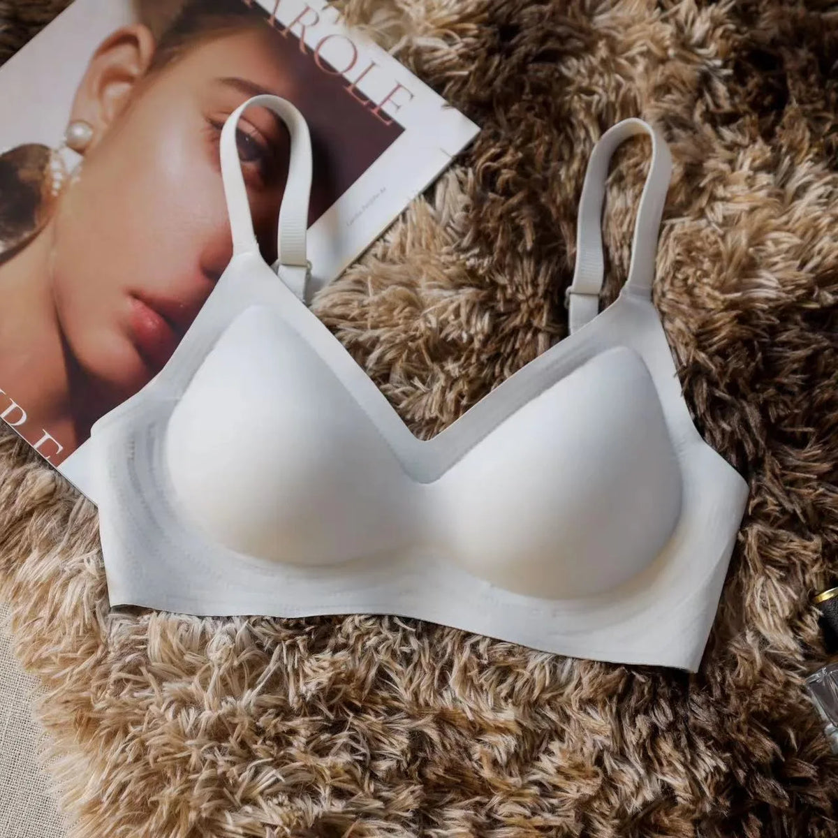 One Piece Wireless Bra Women Deep V Seamless Padded Bra 3 Row Hook Back Underwear Light Support All Match Basic Daily Intimate
