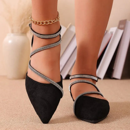 New black minimalist style sandals for summer 2026 pointed and comfortable casual women&