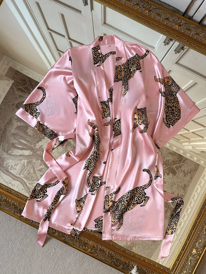 Fashion Satin Women Nightgown Leopard Print V Neck Comfortable Bathrobe Loungewear Wlegant and Breathable Ladies&