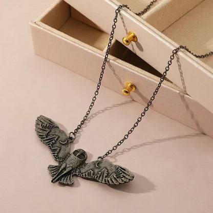 1pcs Vintage Necklace For Men And Women Creative Owl Pendant Wings Flying Holiday Jewelry
